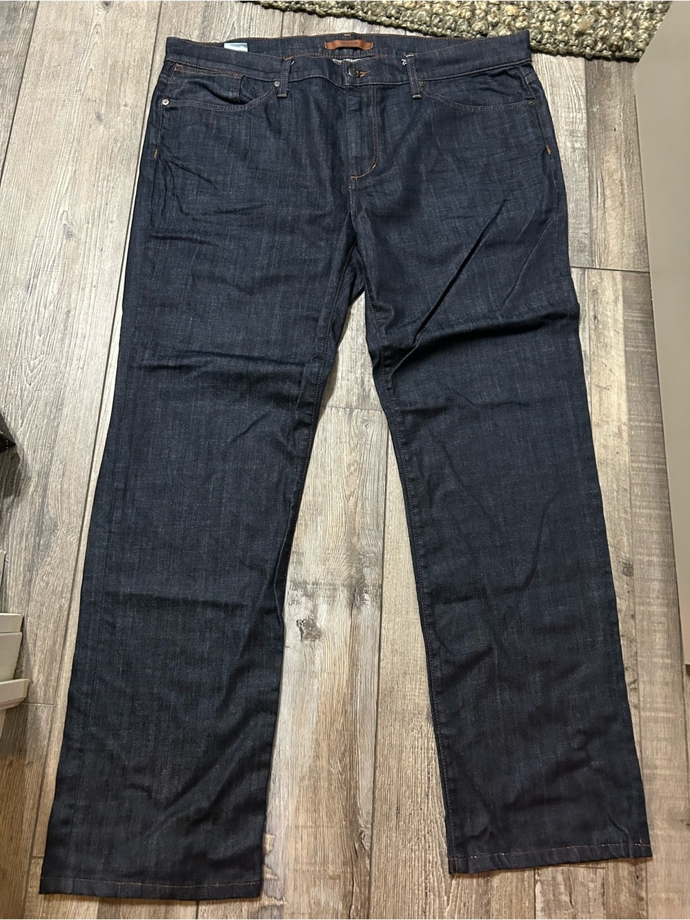 Joe's Jeans Men’s Dark Blue Relaxed Straight Jeans “The Classic” fit